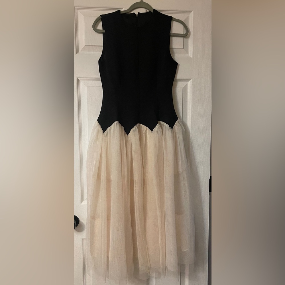 Commense Black and Cream Sleeveless Dress